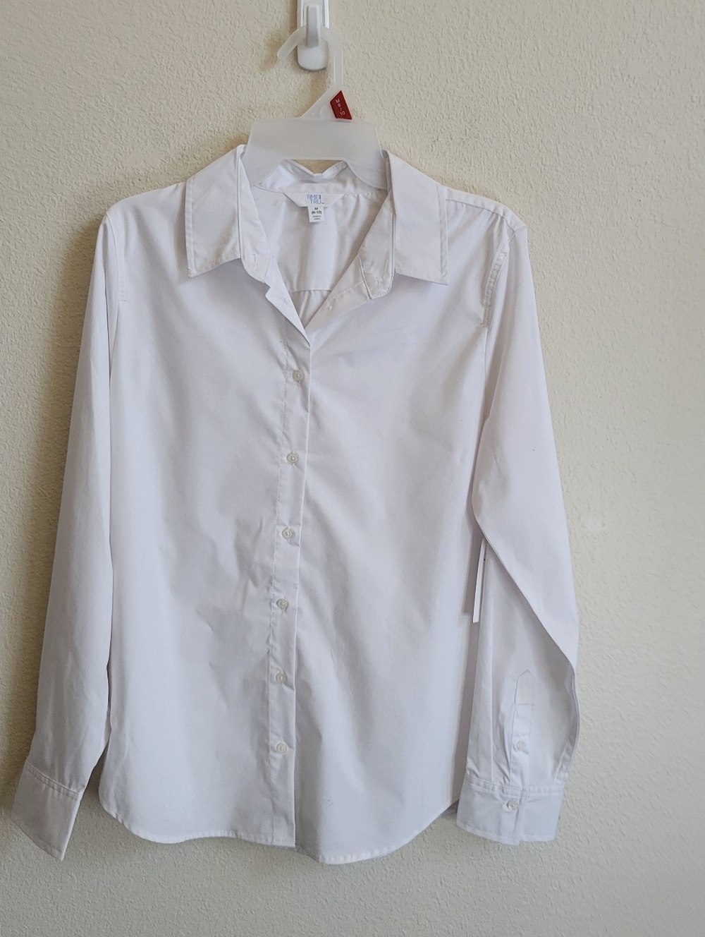 Time and Tru NWT White Long-Sleeve Button-Up Dress Shirt Ladies Medium.